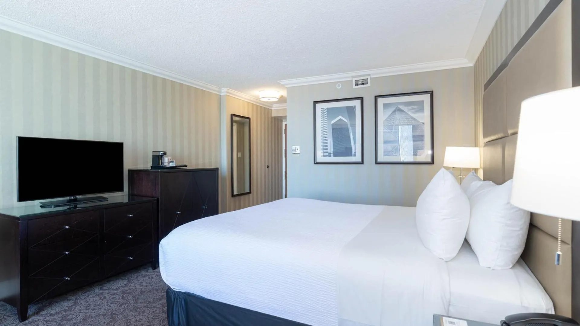 Sandman Signature Edmonton Downtown Hotel